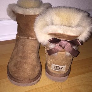 Ugh bailey bow boots 🐵